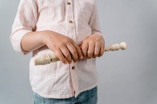 Jouer en hand flute ou sifflet à coulisse, quelles différences